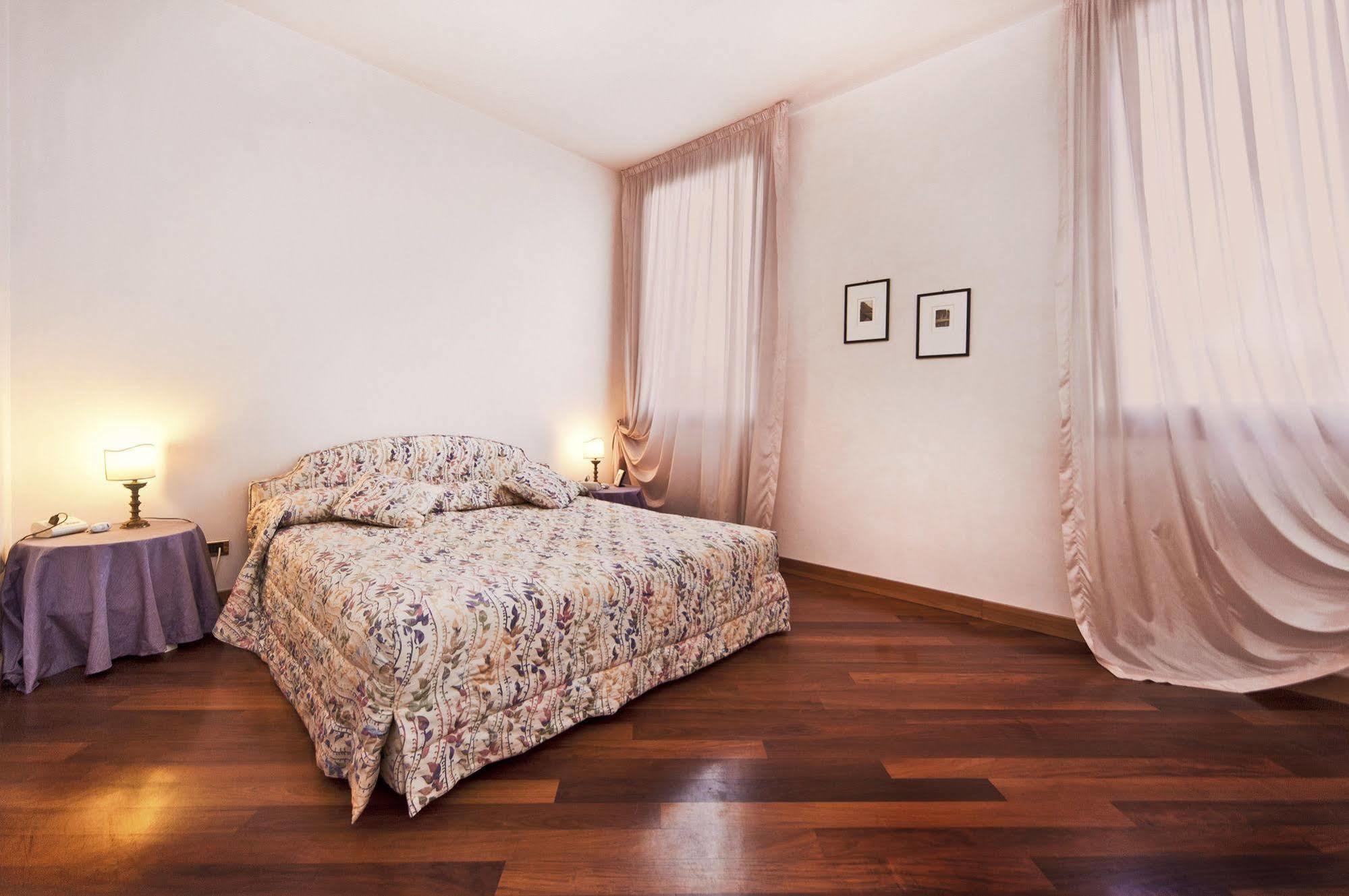 Lejlighed Very In Historical 1600 Palace With Lift A Few Min Walk From San Marco Square