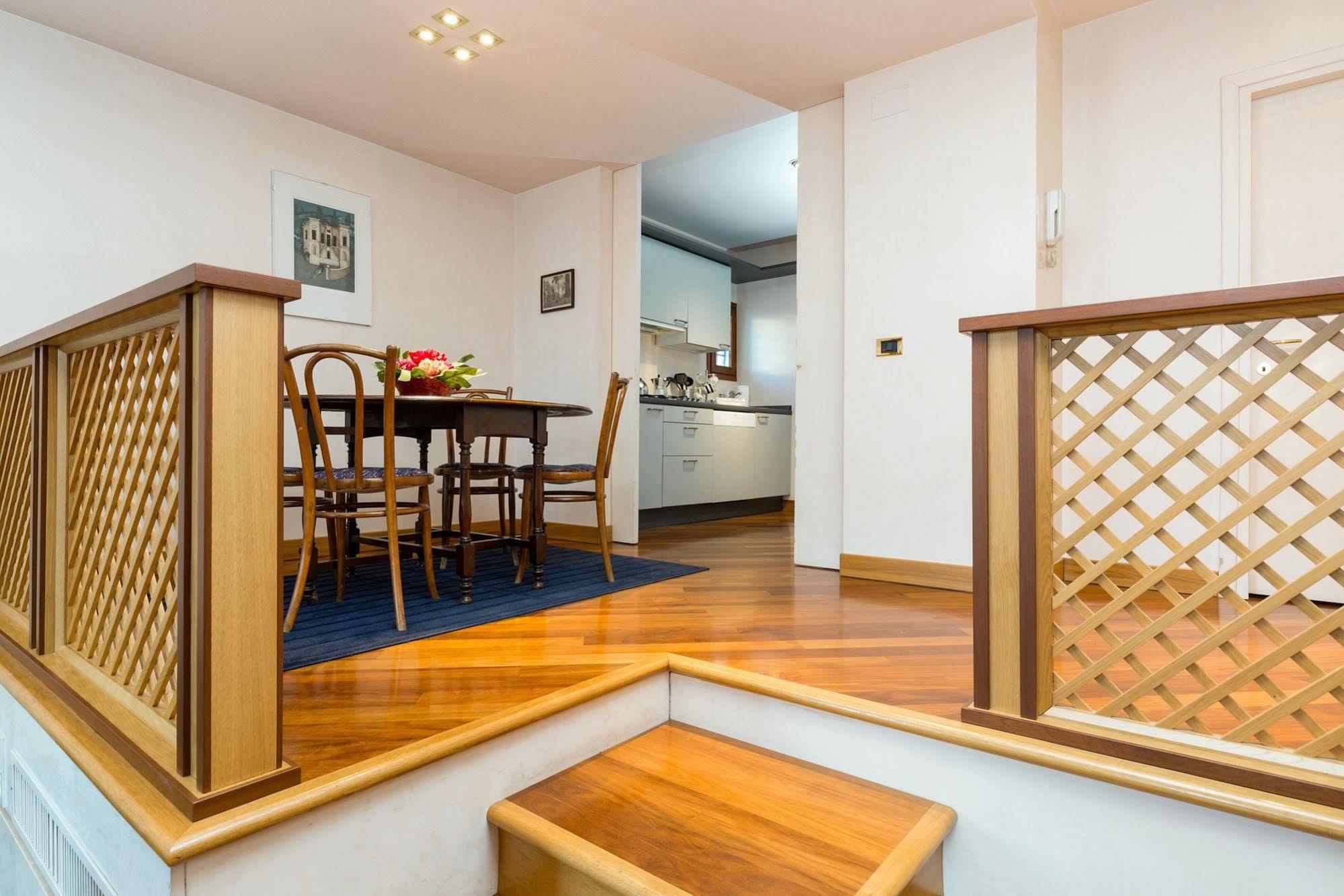 Very In Historical 1600 Palace With Lift A Few Min Walk From San Marco Square Lejlighed